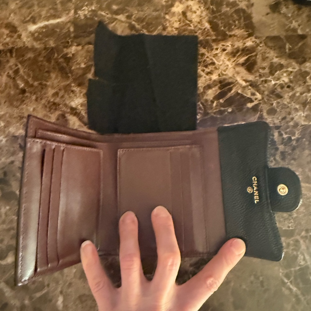 CHANEL Black classic caviar quilted wallet with gold hardware - Picture 9 of 16